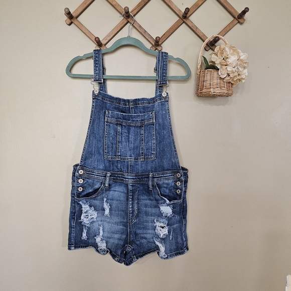 KanCan Distressed Denim Overalls Shorts Size 30 Medium Wash Like New - Picture 1 of 7
